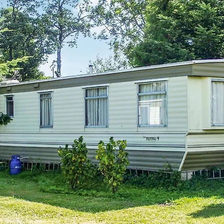 Gorgeous Stacaravan In 다르워보